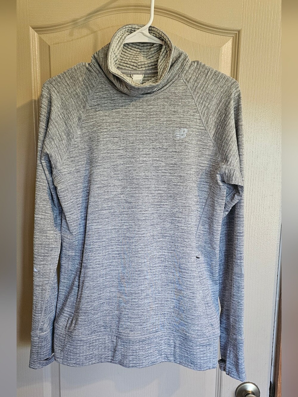 New Balance Running Women's Cold Weather Sweatshirt Gray XS With Thumbholes